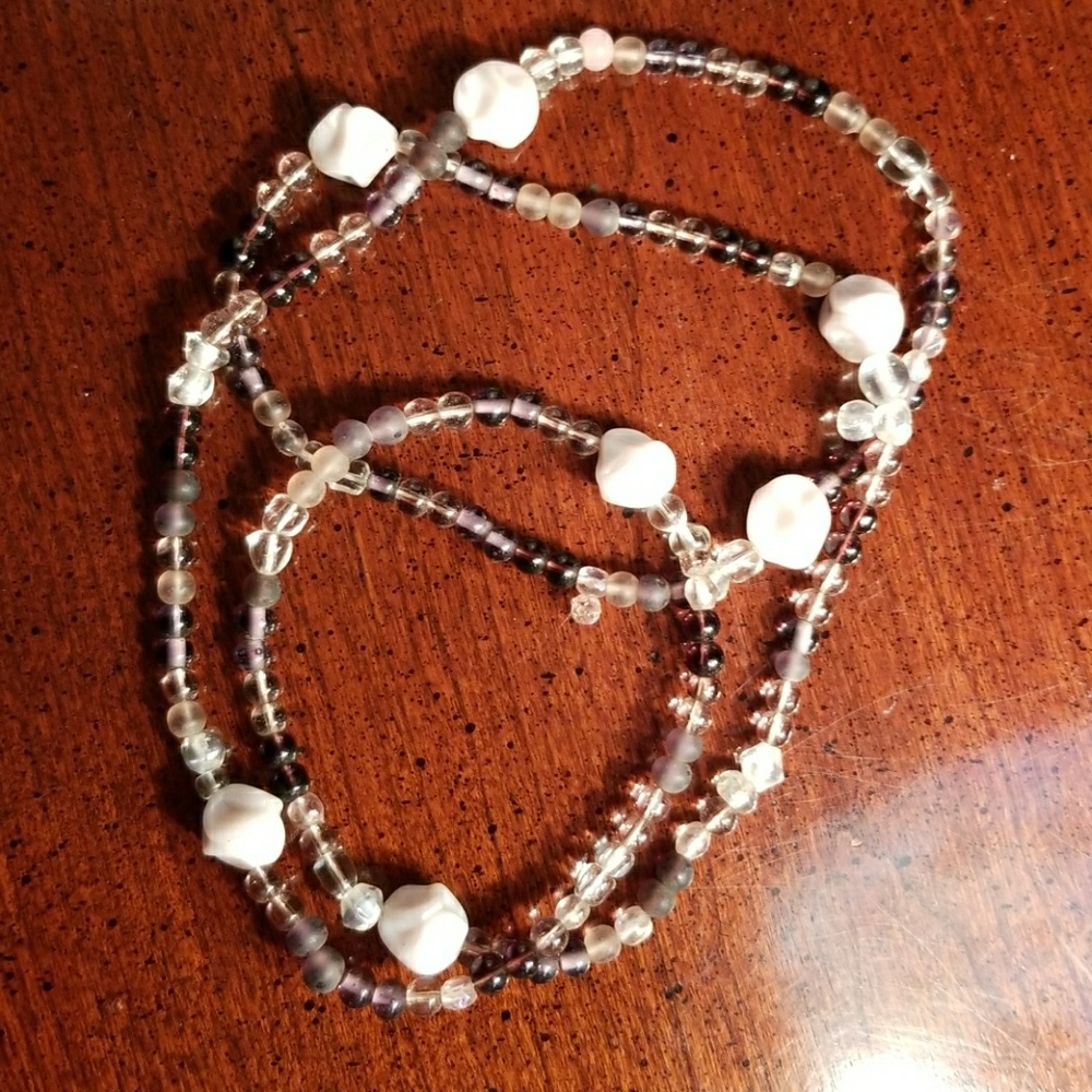 Glass and stone bead necklace - Picture 3 of 3